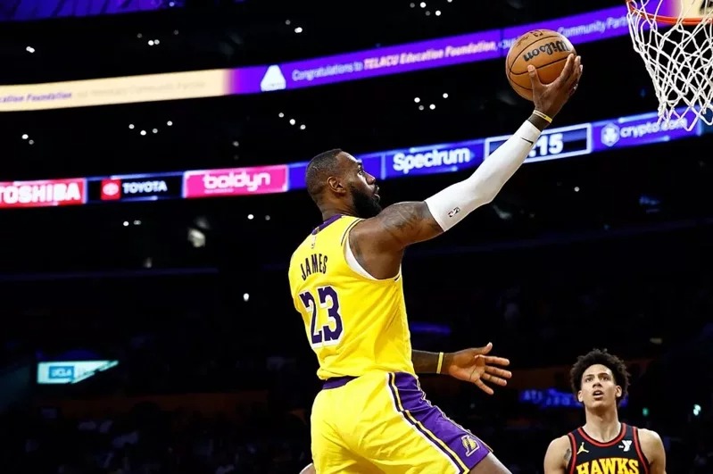 LeBron James Leads Lakers to Dominant Victory Over Hawks with 25 Points and Near Triple-Double